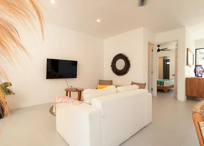 Stylish Private With Pool In