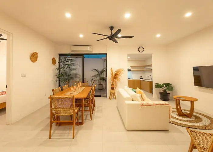 Stylish Private With Pool In